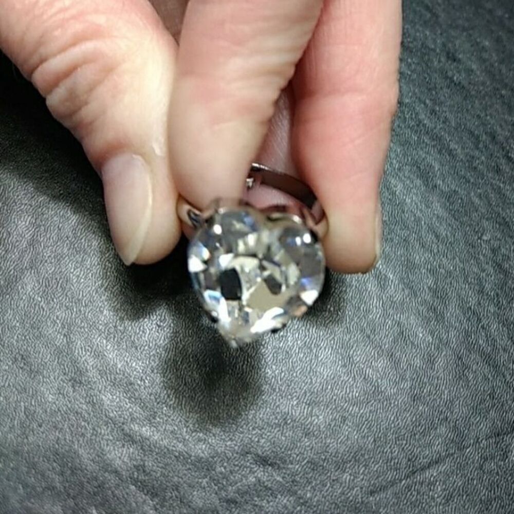 Silver tone heart rhinestone ring